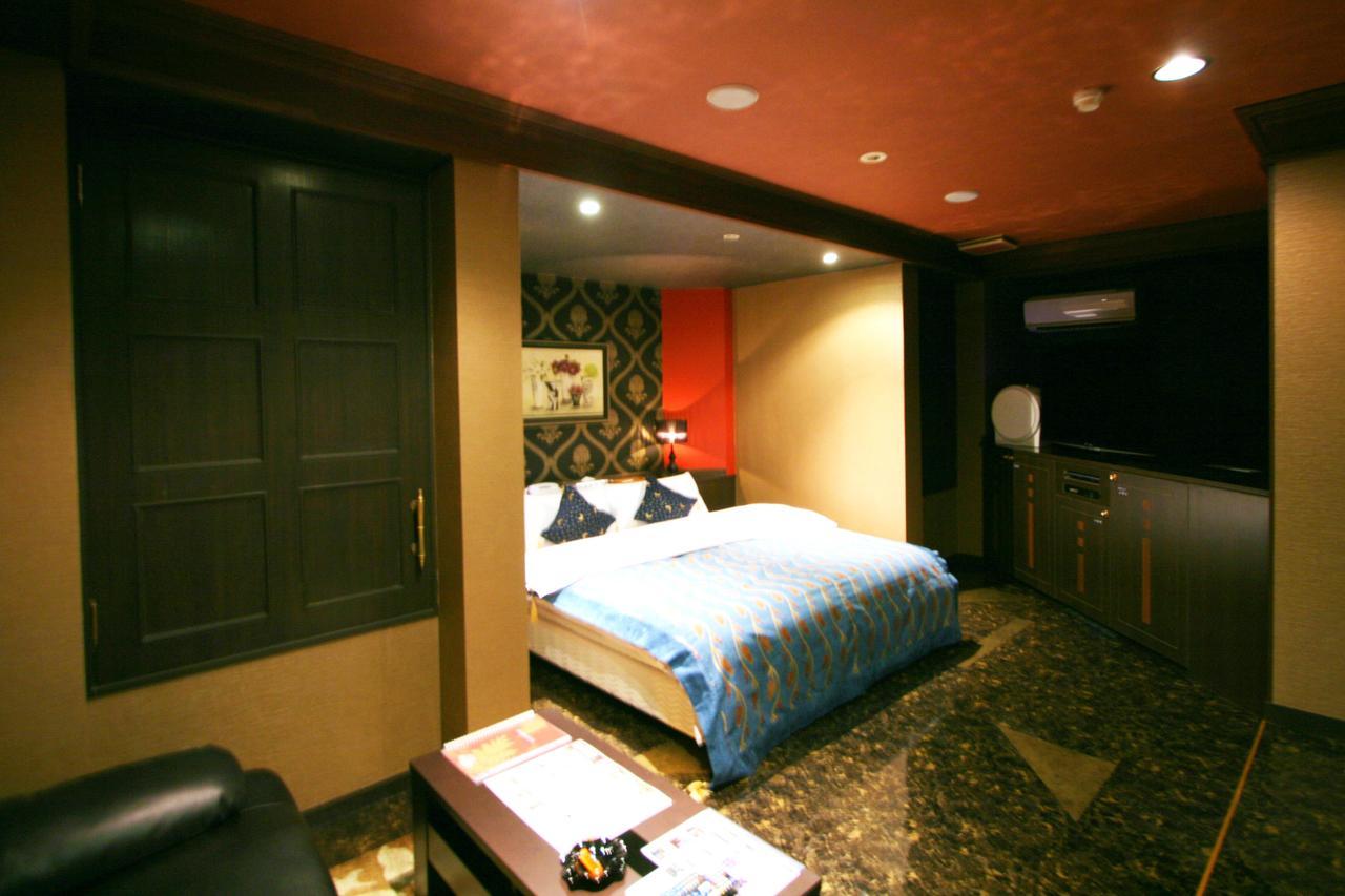 Aura (adults Only) 2*